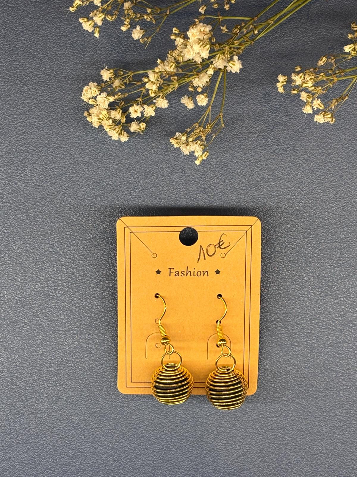 Boucles d'oreilles cage dorées, 10€