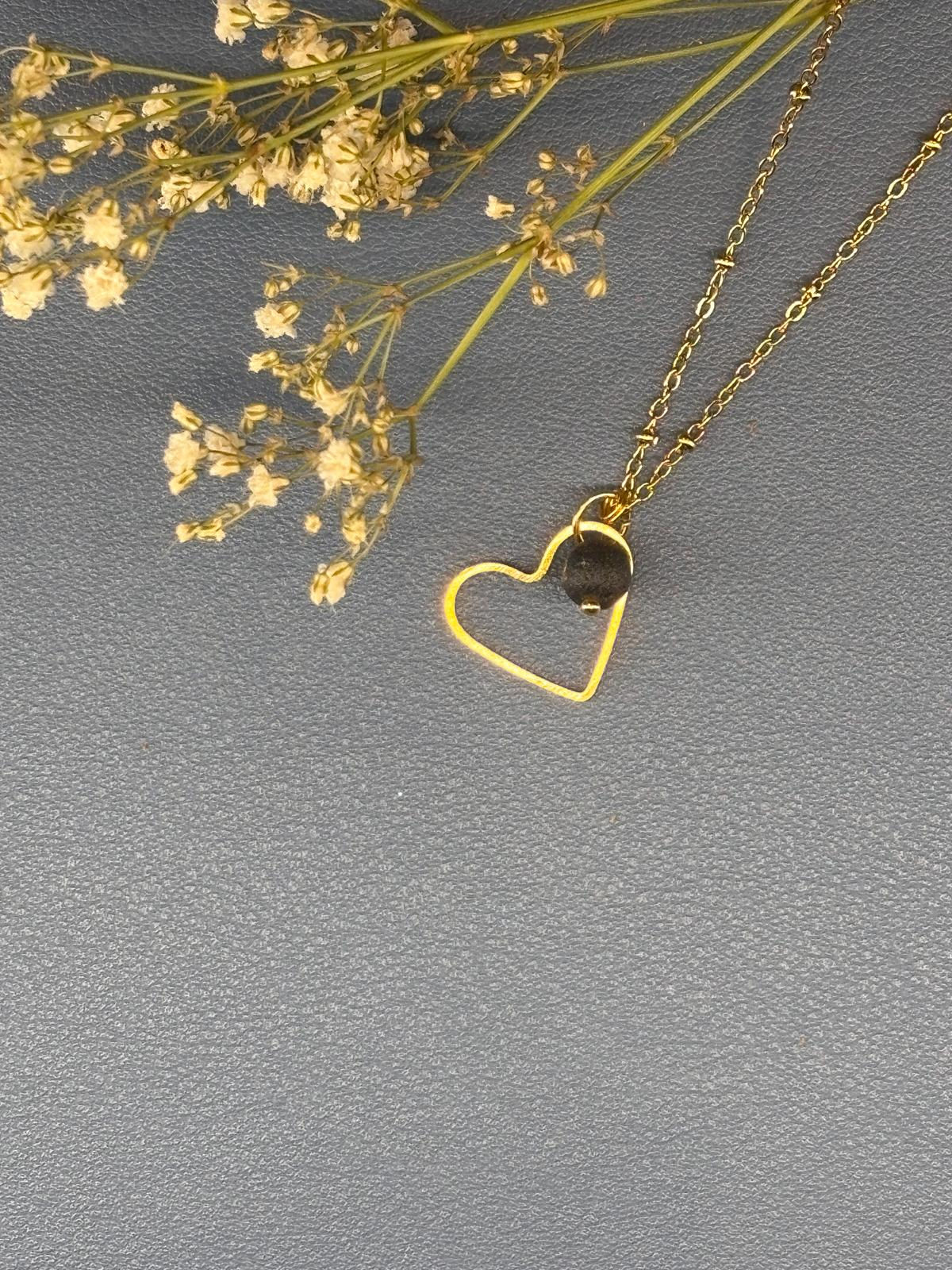 Collier cœur doré avec perle noire
