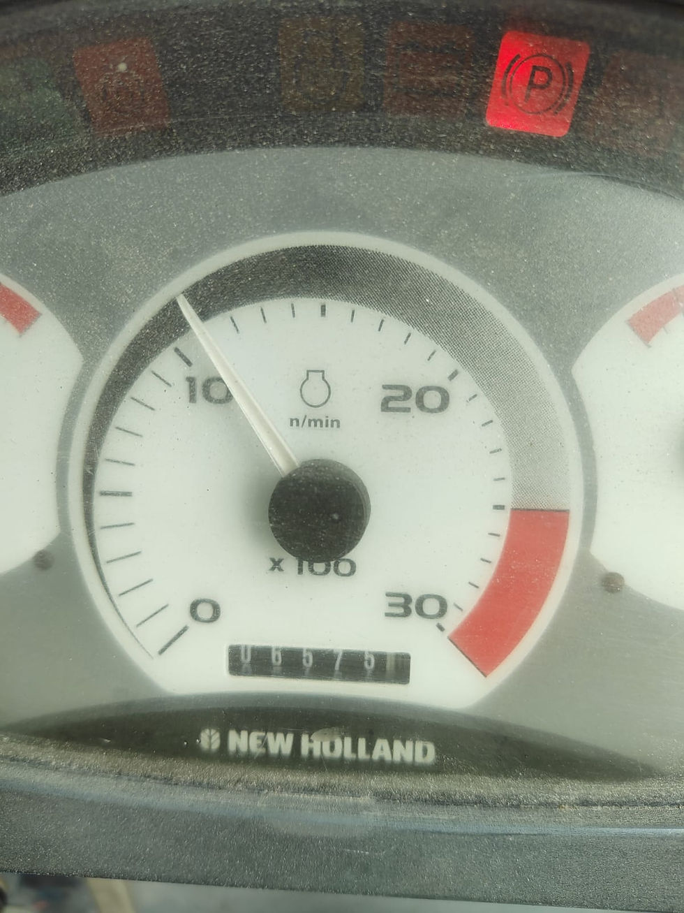 Miniatura: Retro escavadeira New Holland, modelo LB90