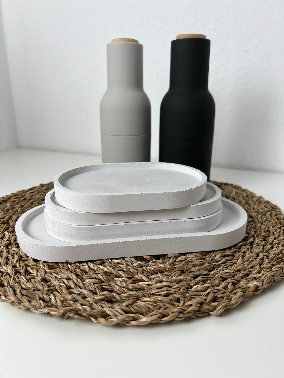 Beton Untersetzer/Tablett in verschiedenen Größen im Vergleich