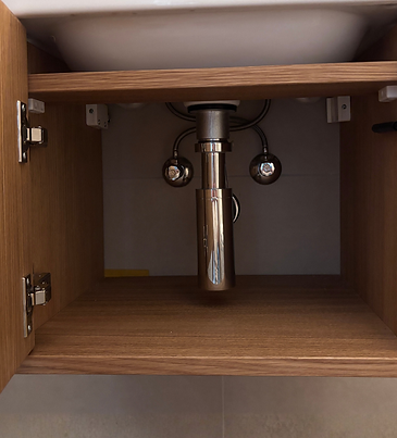 Badschrank mit Tür