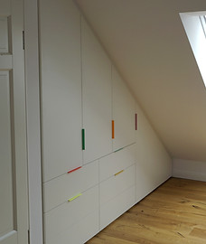 Schrank in Dachschräge