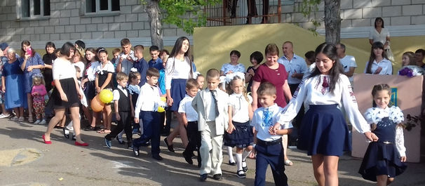 Вчителів, учнів і всіх гостей вітаємо з Днем знань!