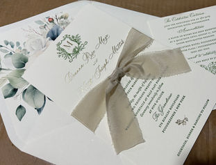 The classic M crest  elevates this ensembles  elegance in addition to the silk ribbon, foil and letterpress printing.
