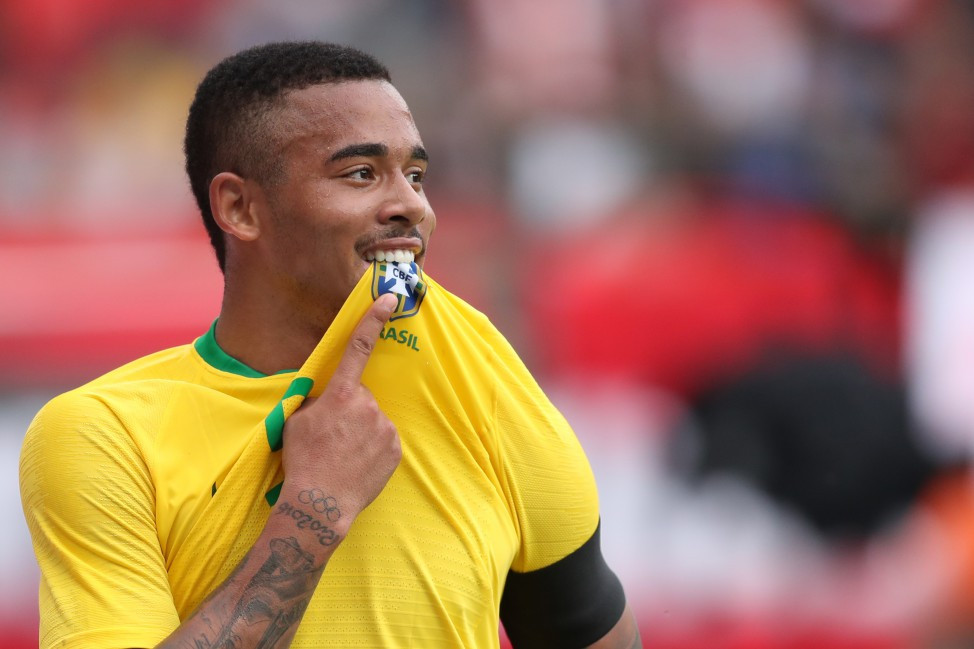 Gabriel Jesus comemora o primeiro gol do Brasil contra a Áustria