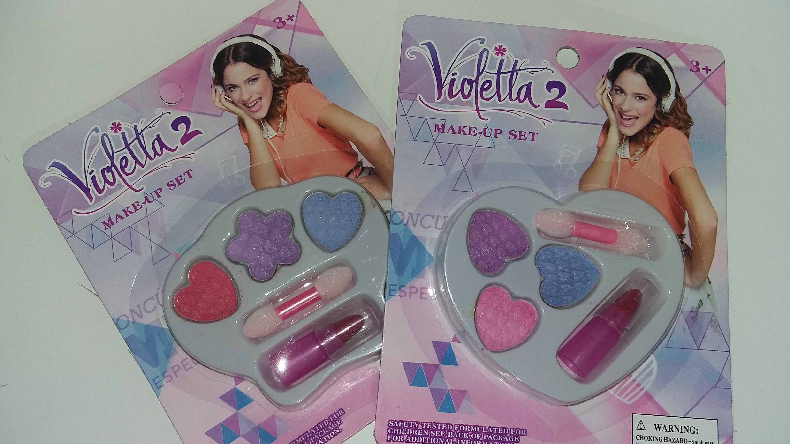 Kit de sombras y lapiz labial para niñas.