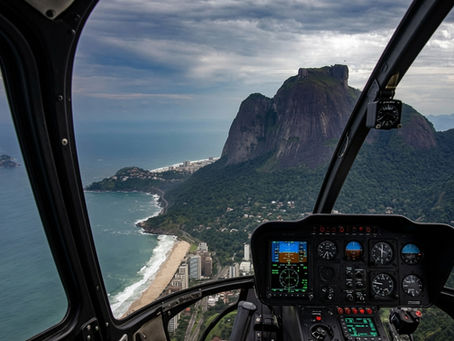 Pedra da Gávea vista de helicóptero