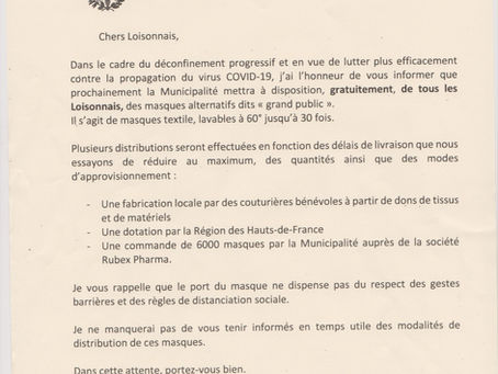 Distribution de masques grand public.