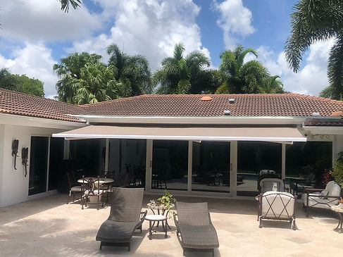 Motorized retractable patio awning