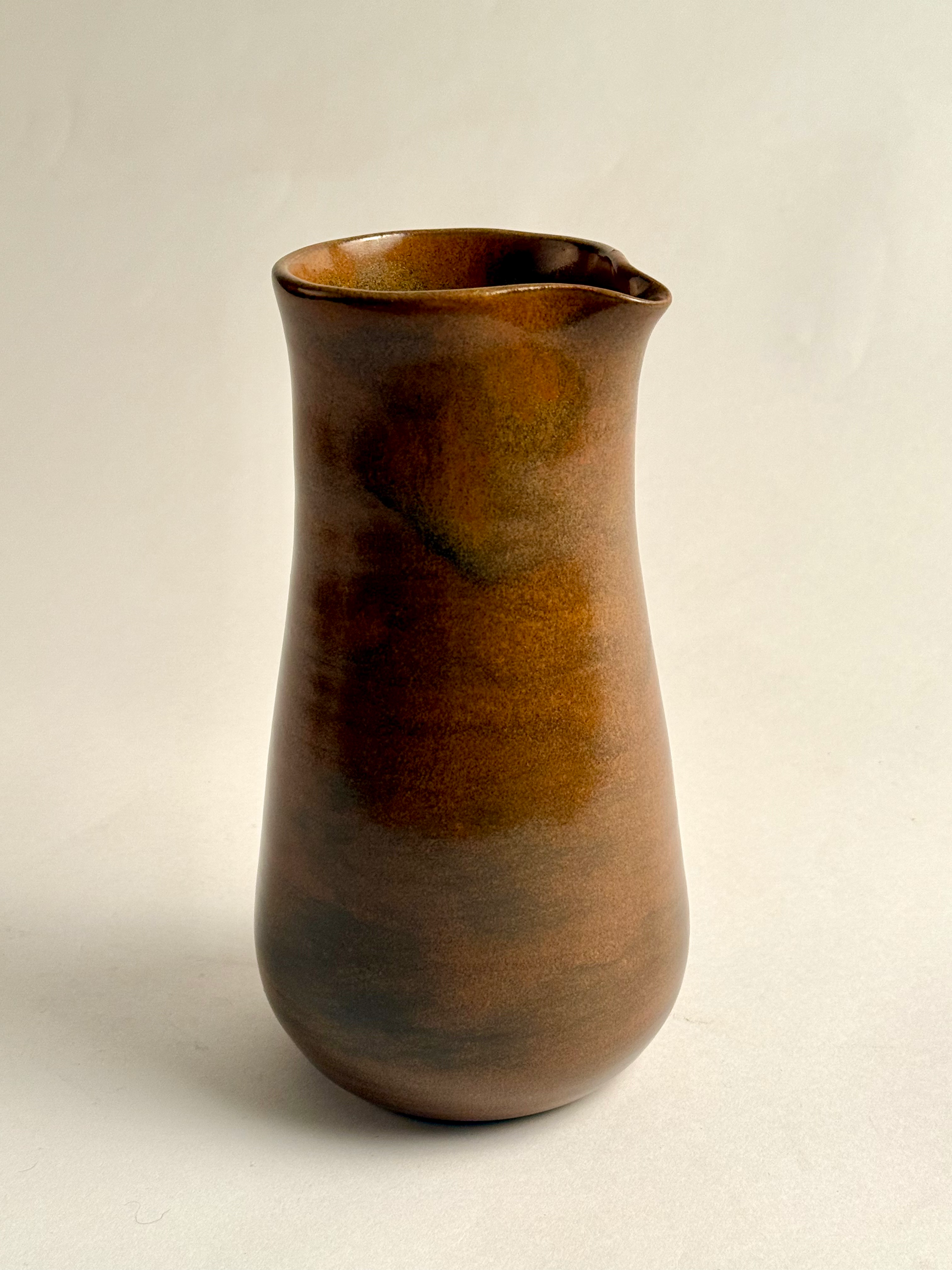 Carafe in ochre