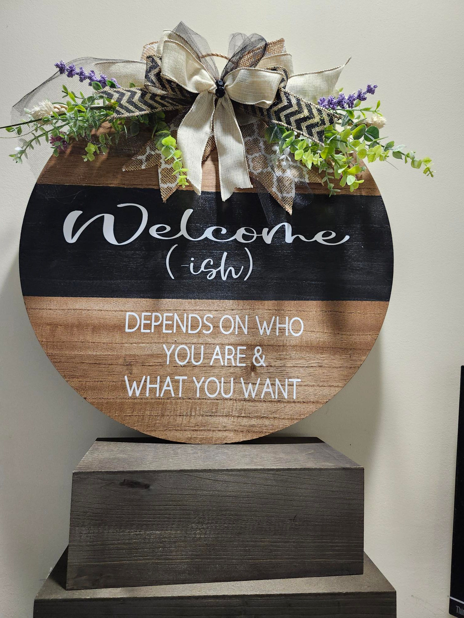 15in, Round, Multicolored "Welcome" Door Hanger (Version 3)