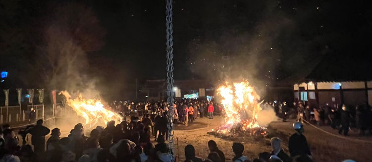 吉祥草寺 茅原大とんど左義長
