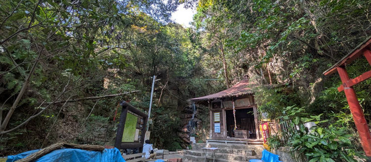 芦屋高座の滝護摩堂 滝行