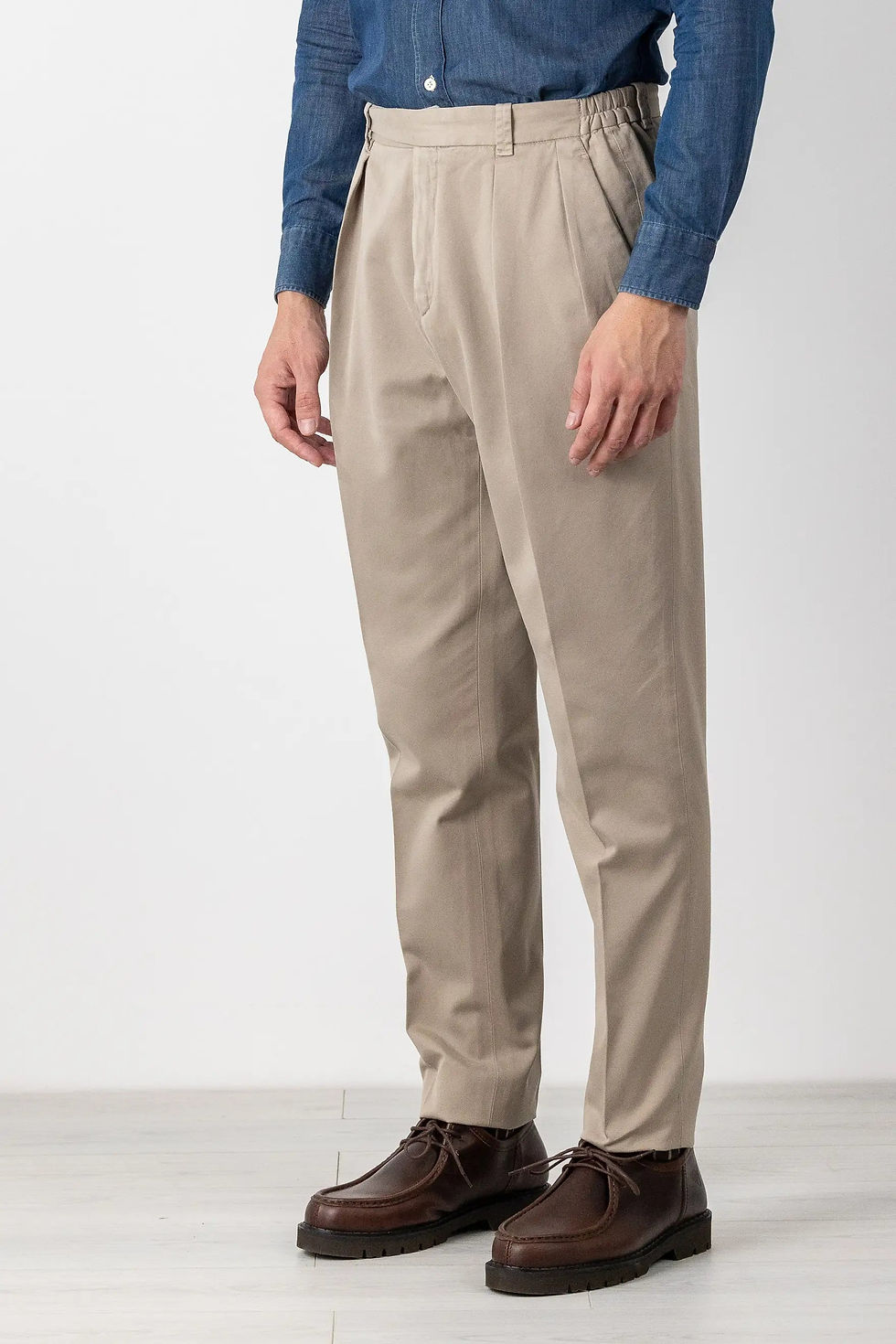 Thumbnail: Beige tailored trousers claudio mariani slight side view | VESSIT