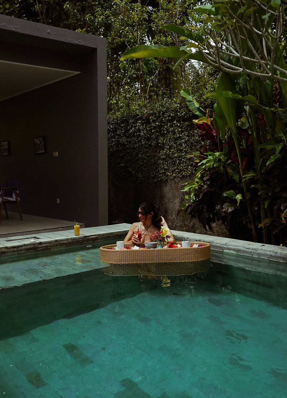 StudioLXR_SenetanVillas_FloatingBreakfast-finals2.jpg