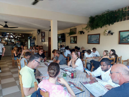 Gemeinsames Abendessen im Restaurant.