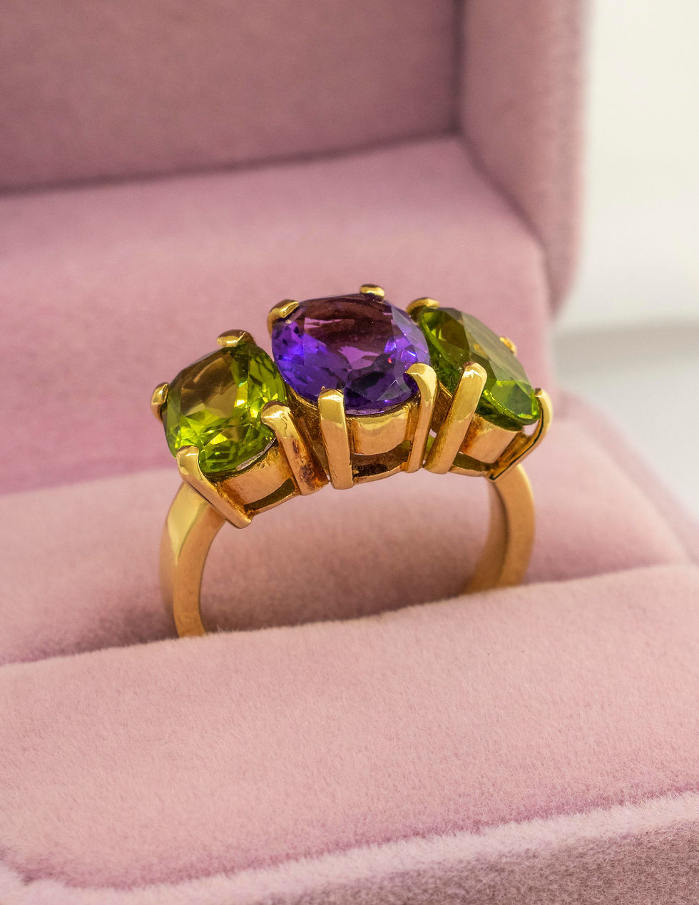 Thumbnail: 18K Yellow Gold Amethyst and Peridot Ring