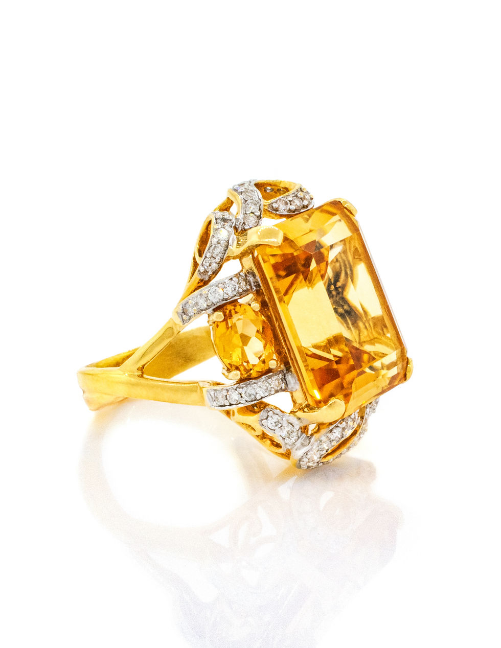 Yellow Gold Brilliant Citrine and Diamond Ring side view