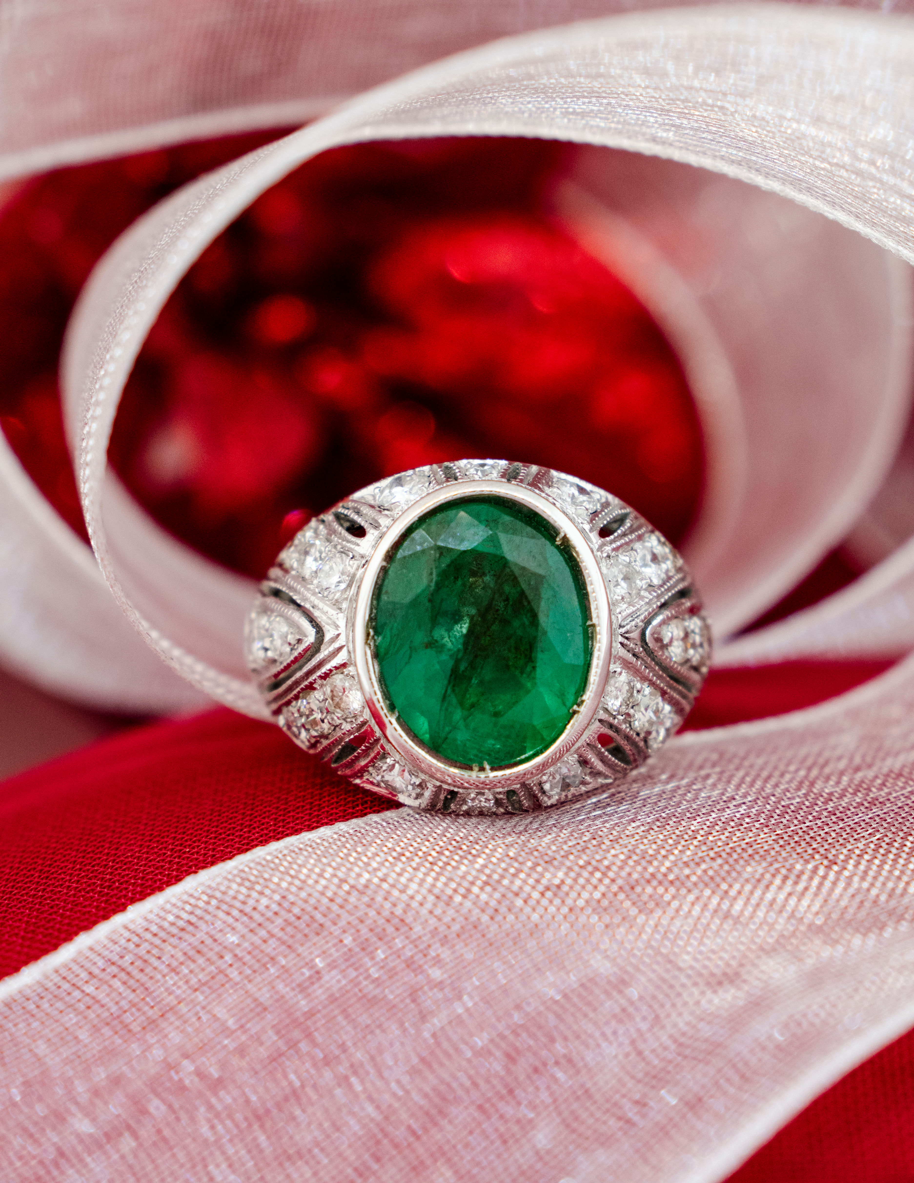 18K White Gold Emerald Ring With Diamond Accents