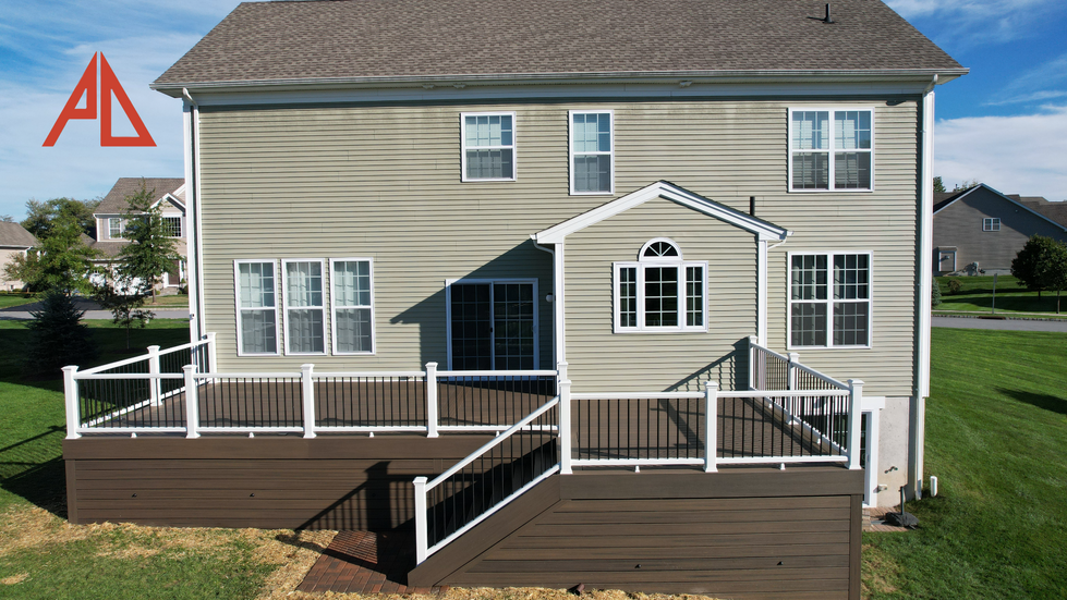 Trex® decking with solarium extension and elegant railings, enhancing outdoor living spaces with Pinnacle Decking's craftsmanship.