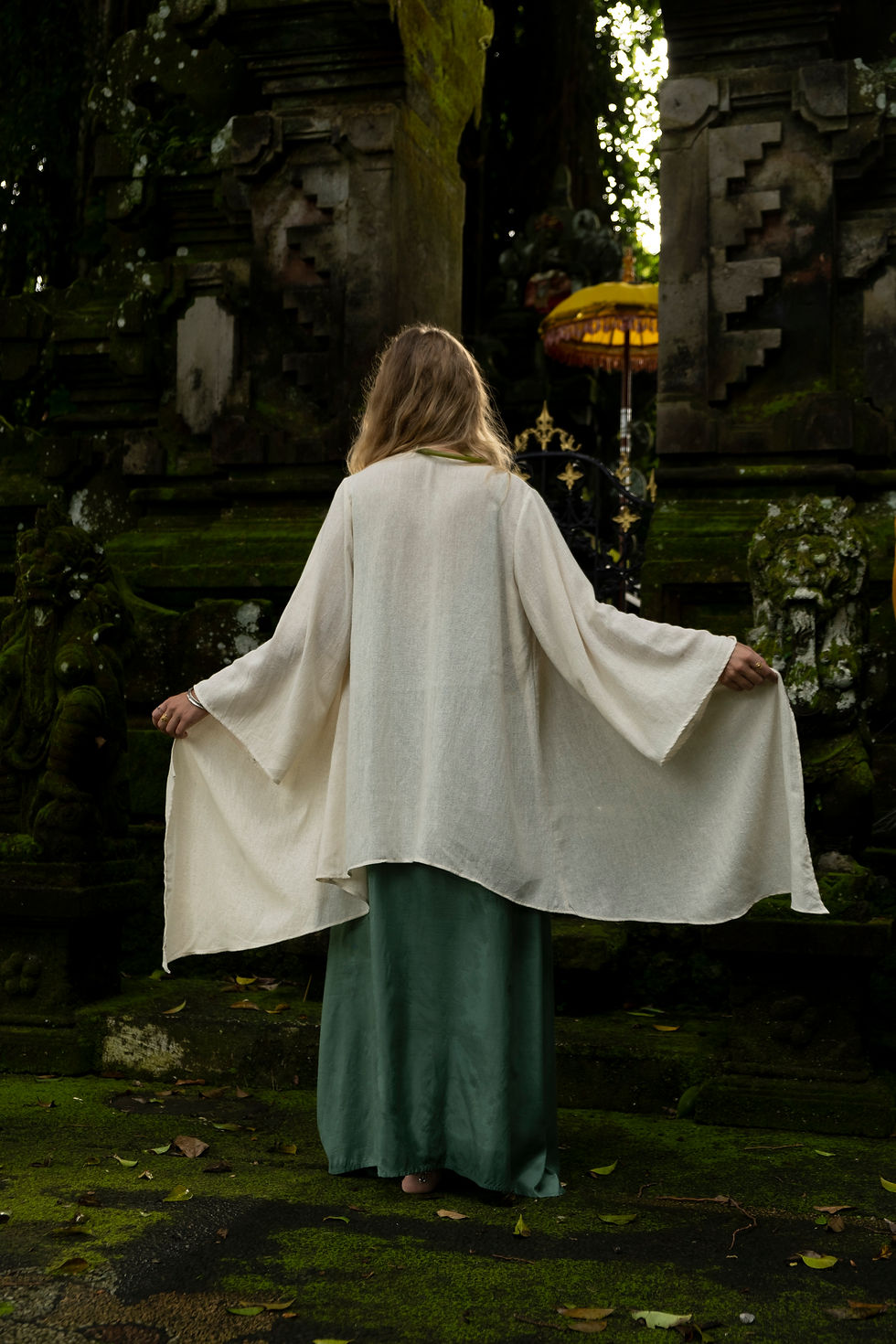 Thumbnail: Beige Ahimsa raw silk kimono duster by Ashvatha Ecowear