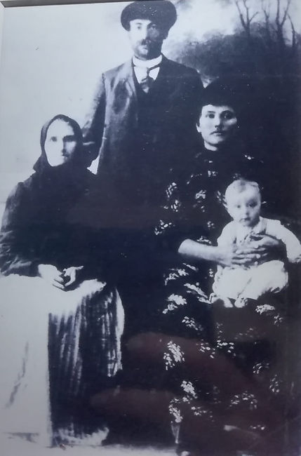 01 Rozalewicz, Franciszek with parents,