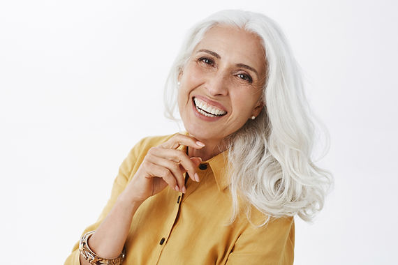 implantes dentales mujer Málaga - Clínica Ceballos