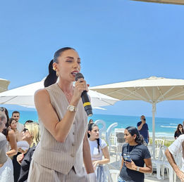 "פרויקט אחיה" לחייהן של 7 נרצחות מסיבת הנובה ונופלת "חרבות ברזל"האחיות של נרצחות מסיבת הנובה צעדו בשמלות כלה שעוצבו לחייהן Bridal