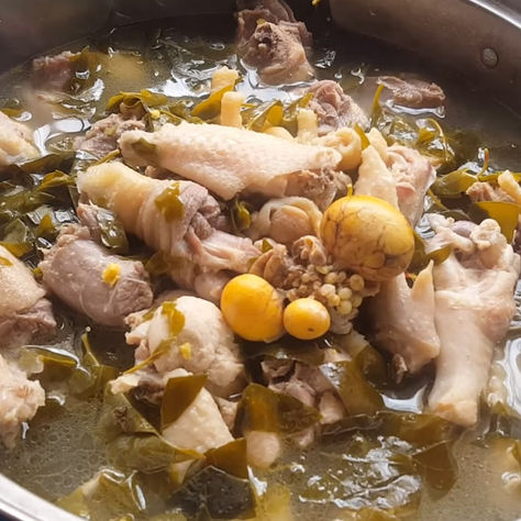 Các loại lá và gia vị được sử dụng trong lẩu gà lá giang