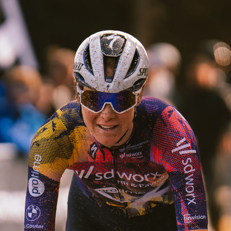 Geerike Schreurs racing Sant Val gravel race