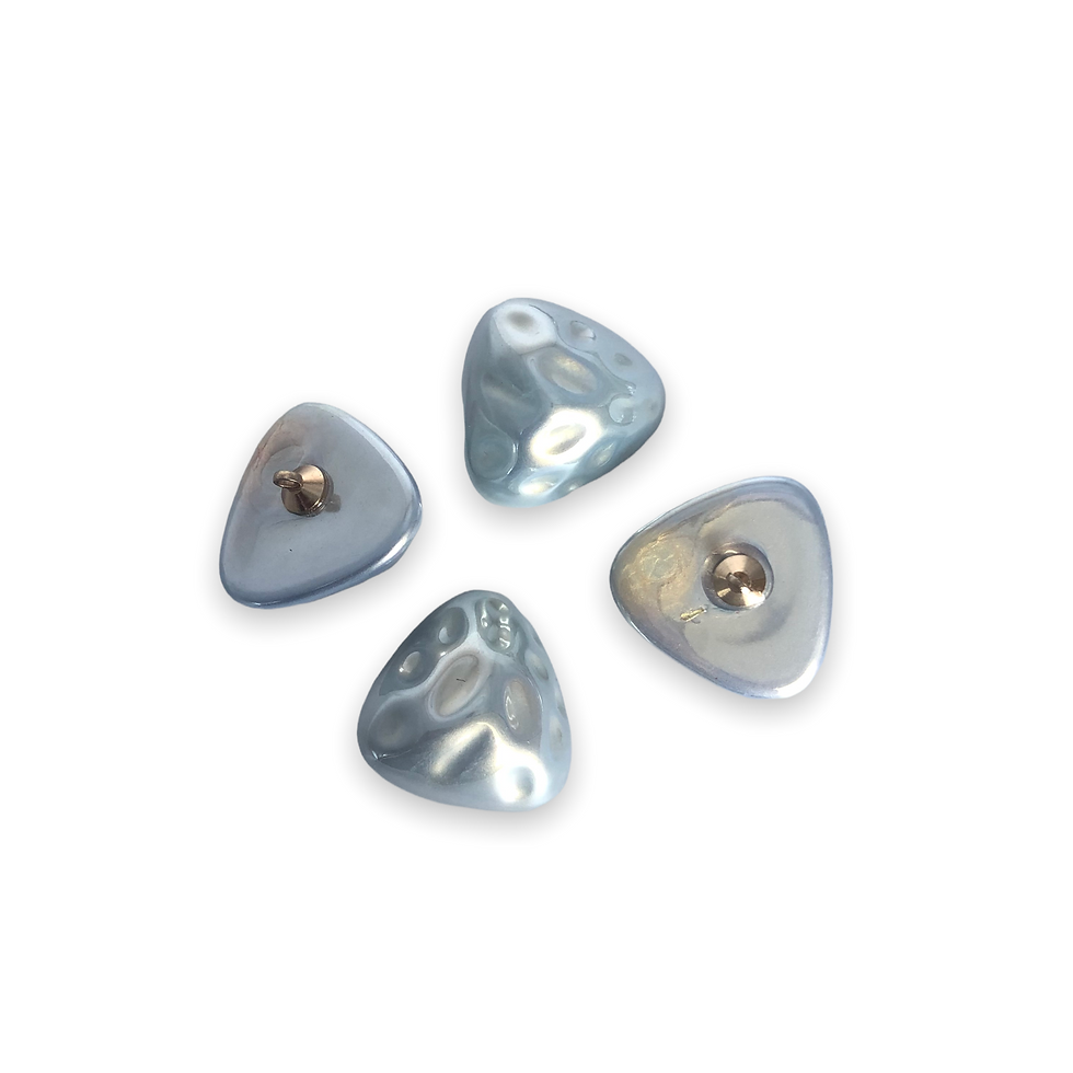 Thumbnail: Triangle shape shank buttons