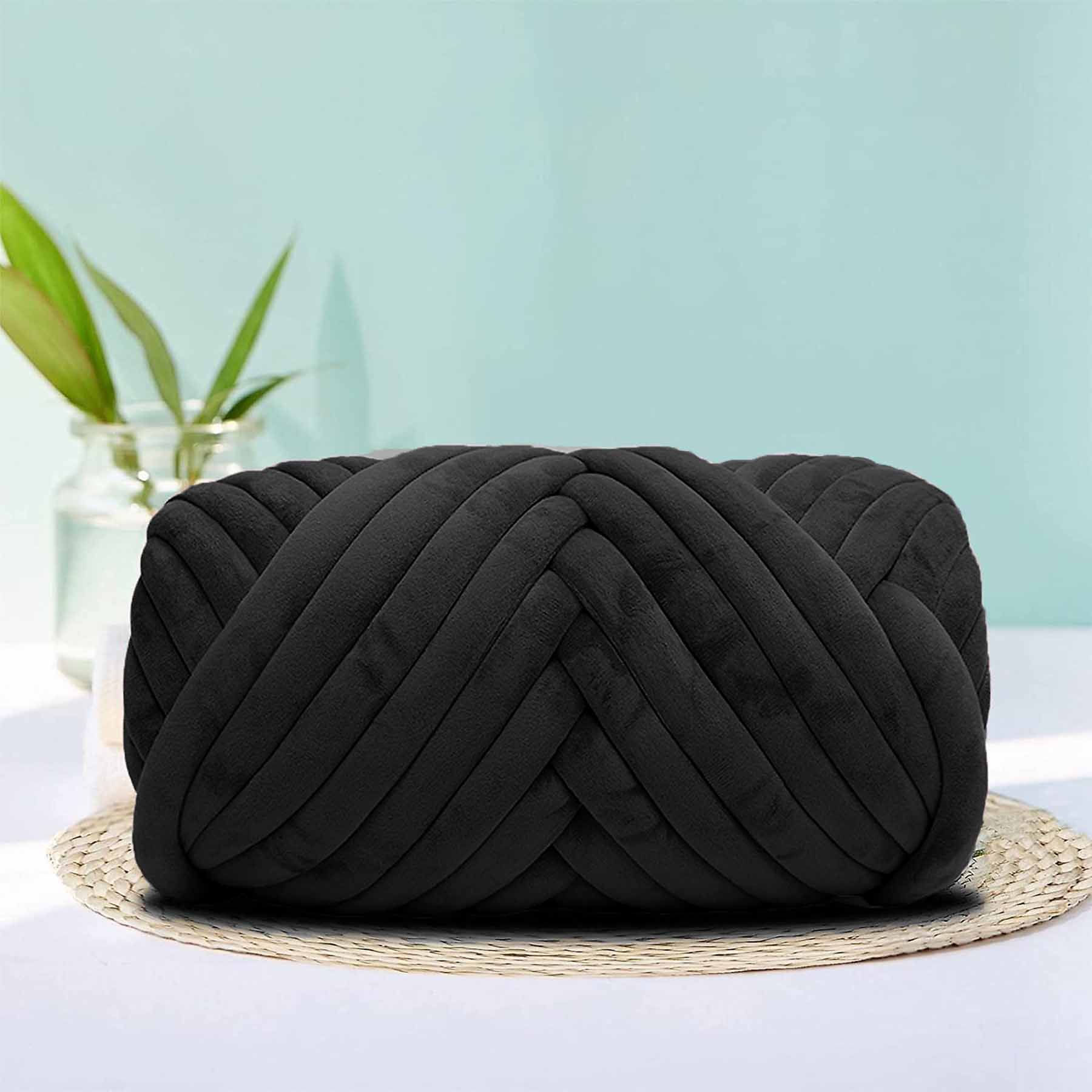 Black Chunky Yarn 1KG Soft Fleece Yarn 40Yards In Length for DIY Blanket