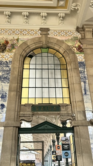 Porto São Bento Station