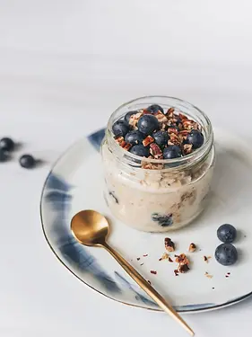 blueberry-cheesecake-overnight-oats-1.webp