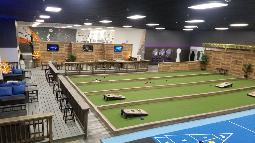 Melbourne, FL Activities: Backyard Games and Eatery