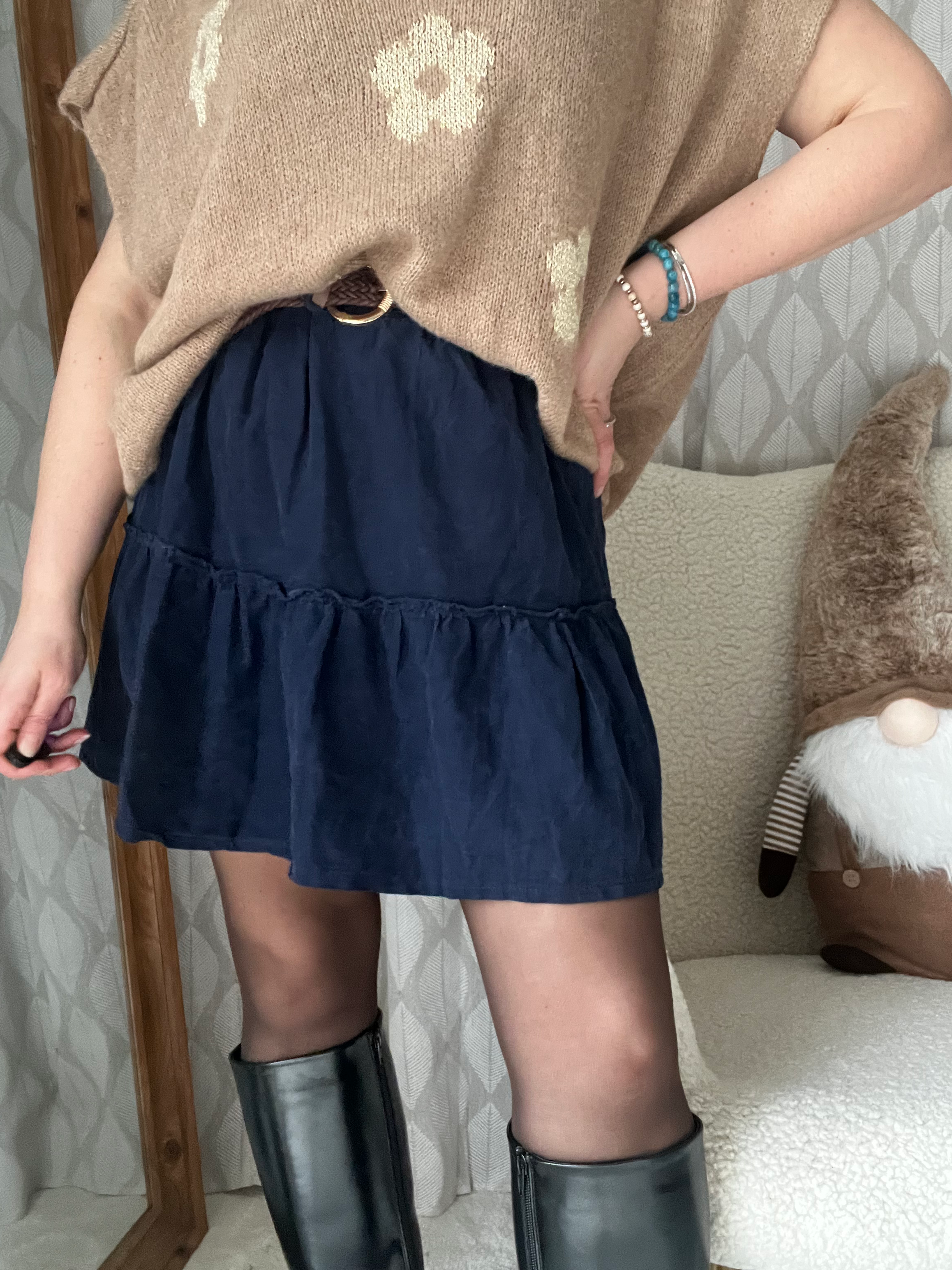 Jupe courte et ceinture 