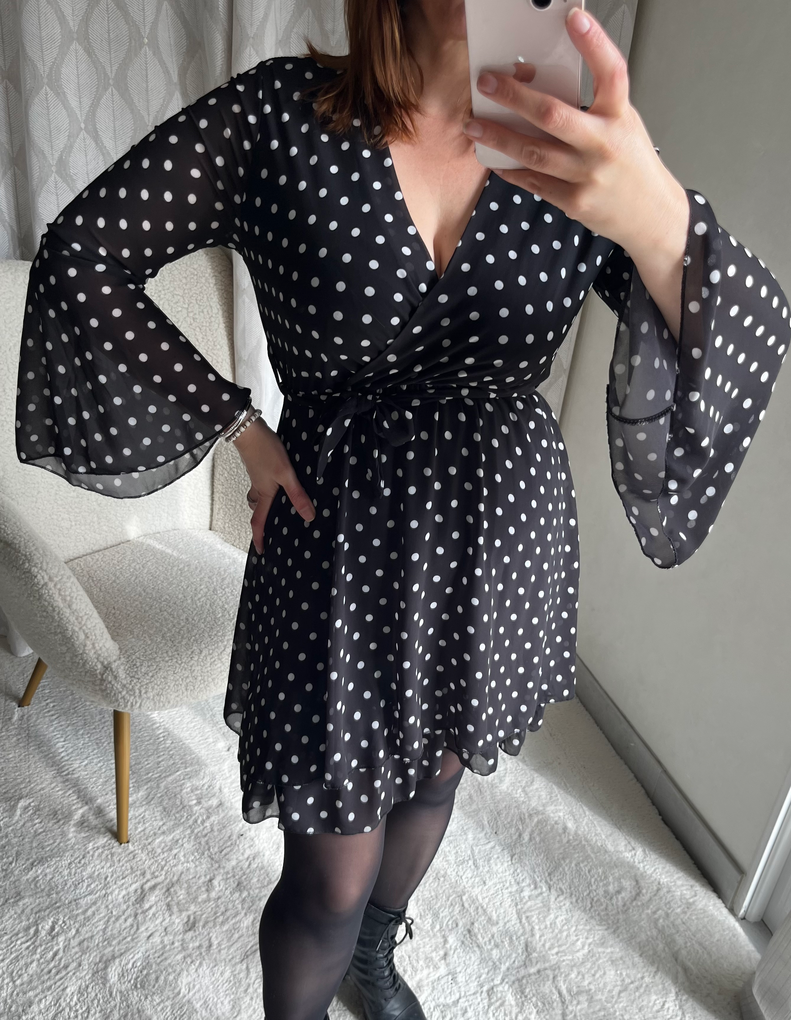 Robe noire à pois 