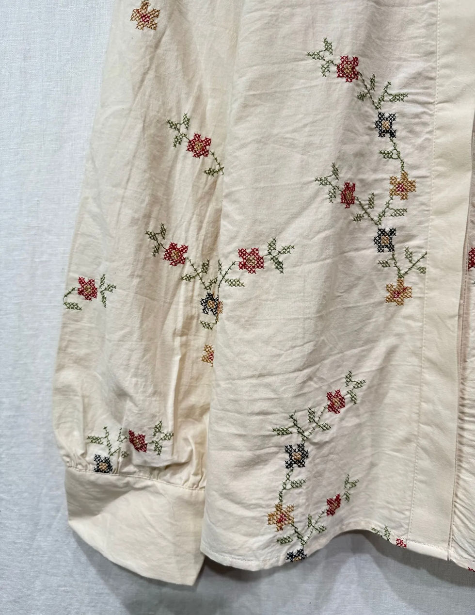 Miniature : Chemise fleurs brodées Irina 