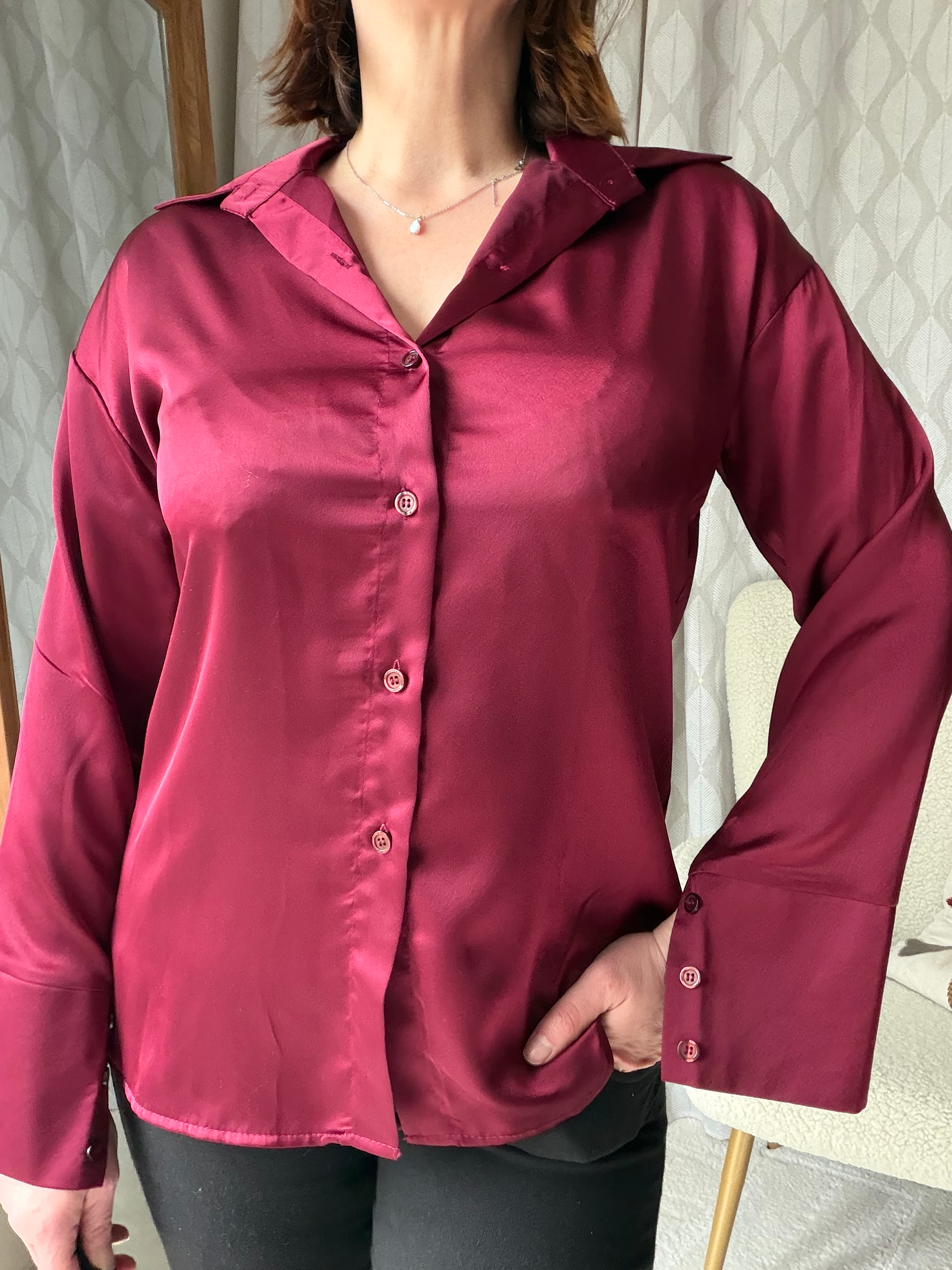 Chemise satinée bordeaux 
