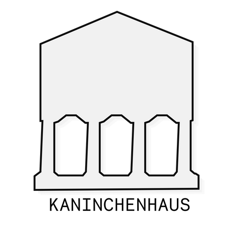 Kaninchenhaus - Circoscrizione 7, logo re-immaginato con un stile semplificato e squadrato utilizzando i colori arancio(#f1892e) e azzurro(#4b8fcd) e sotto la scritta "Kaninchenhaus" con il font NectoMono.