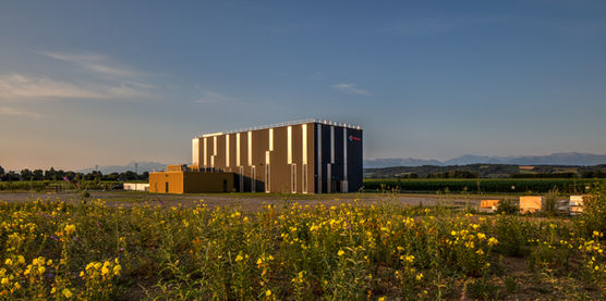 vue d’ensemble totalenergies architecture industrielle pau
