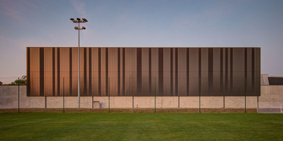 Façade du CREPS – métal aux reflets ocres