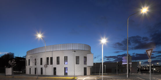 bureaux lons camborde entrée bois crépuscule
