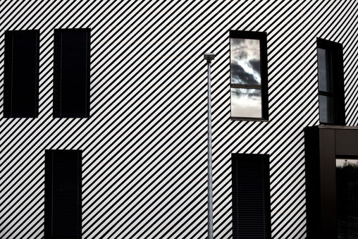 bureaux lons fenêtre verticale bois
