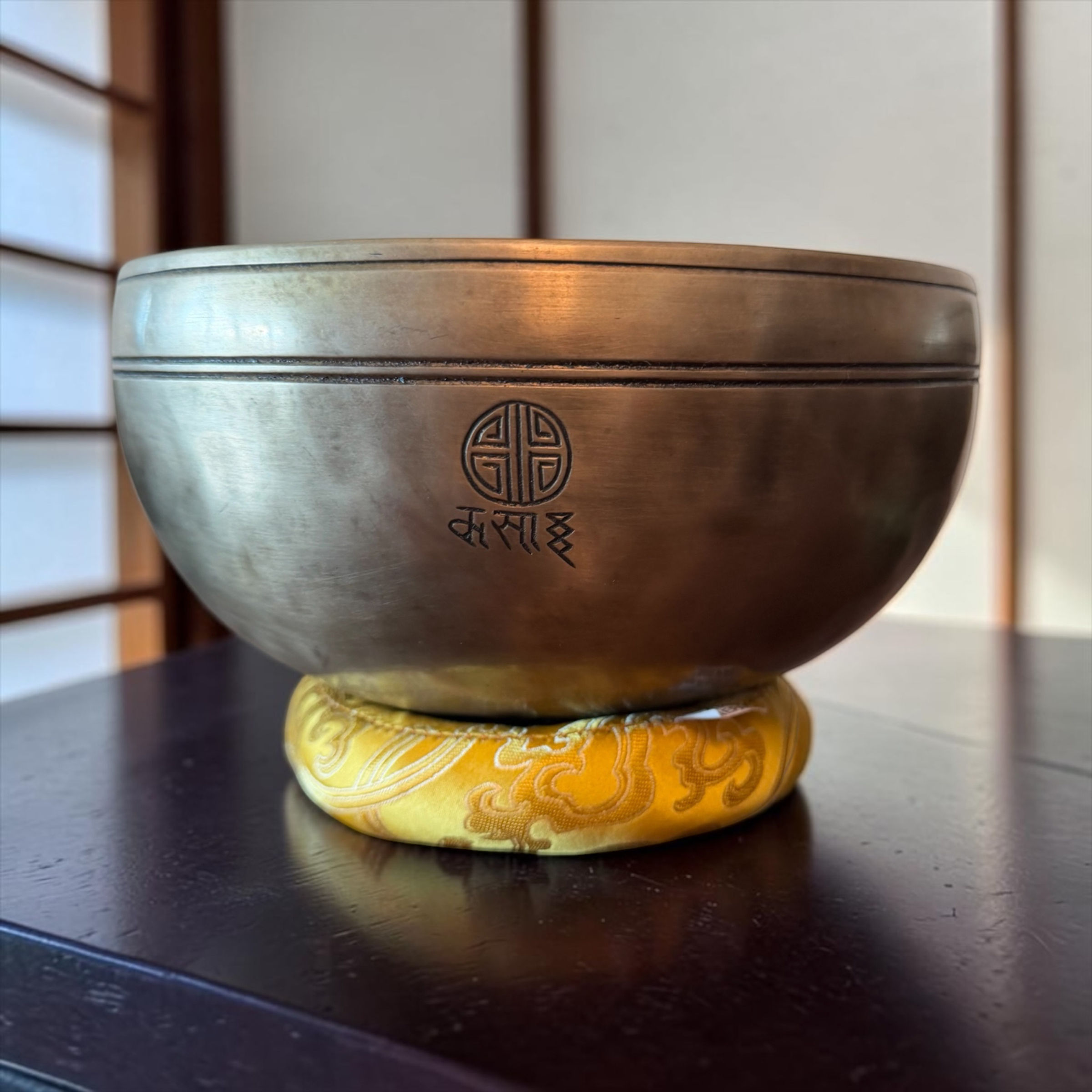 Santa Ratna Shakya Full Moon Singing Bowl from Nepal – 20 cm  