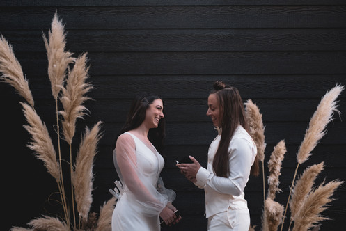 Intimate backyard pnw roslyn washington elopement ceremony