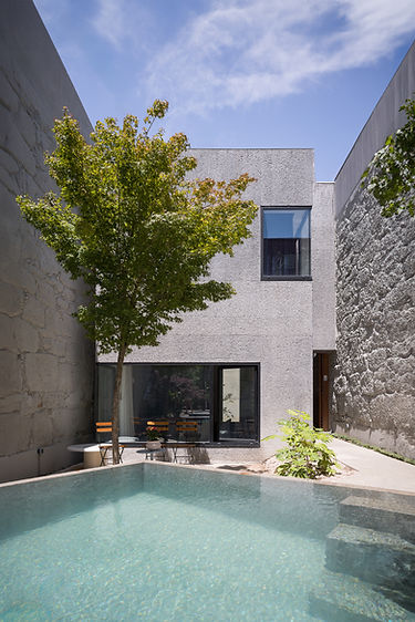 Casada Arvore_PedroCardigo-46 Patio Casinha.jpg