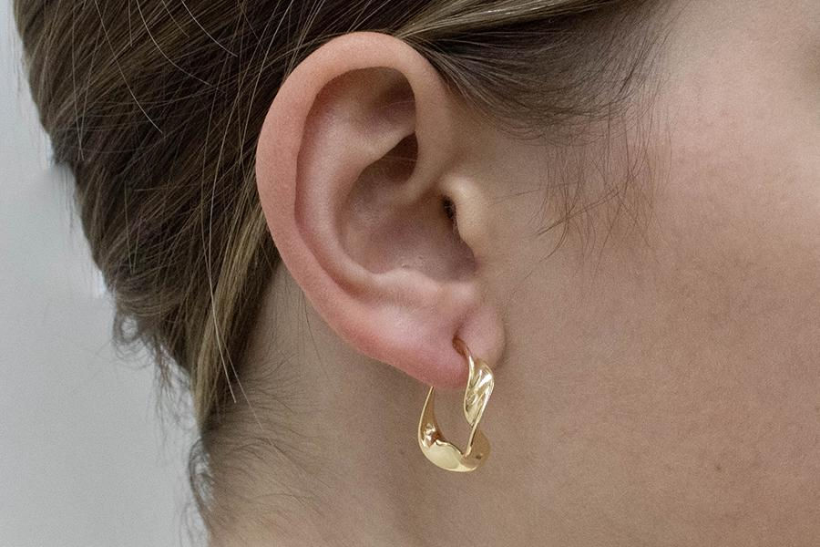 Argola Orgânica Dourada