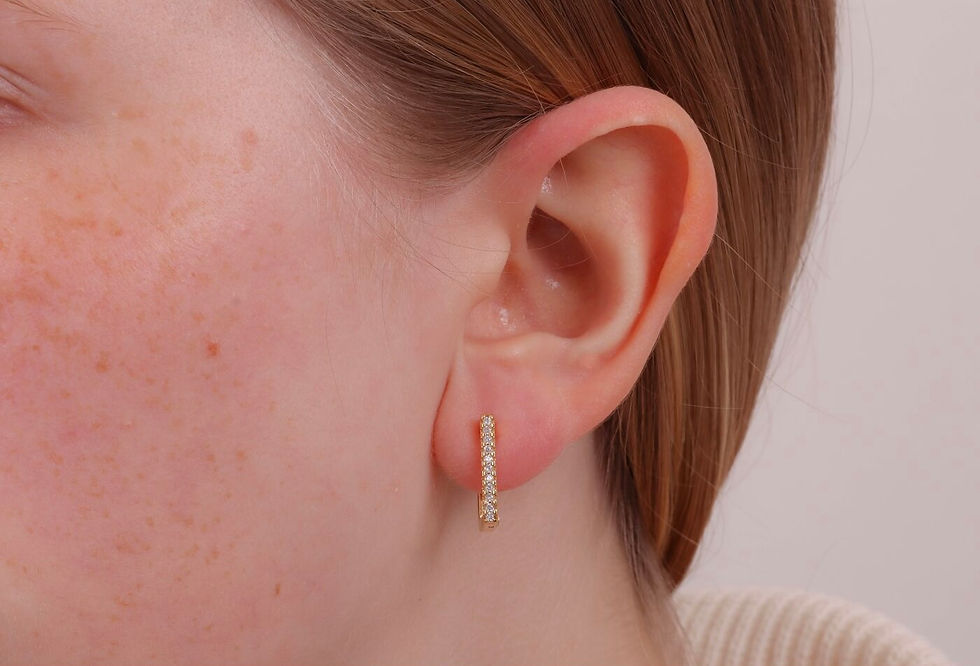 Brinco Argola Reta Dourada com Zircônias