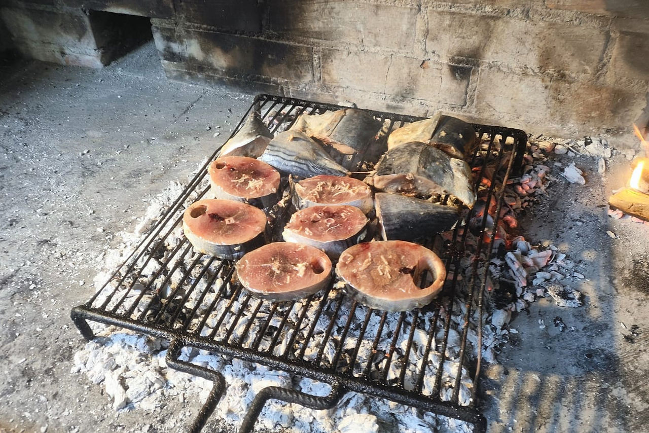 steaky z tuňáka na grilu